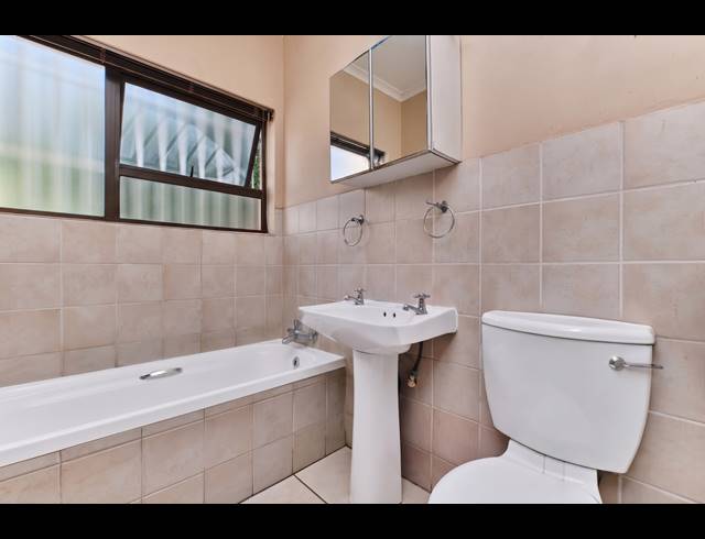 3 BEDROOM HOUSE TO LET IN LONEHILL